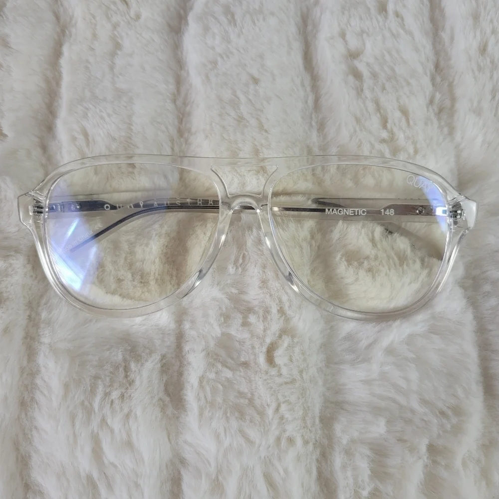 QUAY // ltd ed retro-chic clear frame magnetic aviator blue light glasses